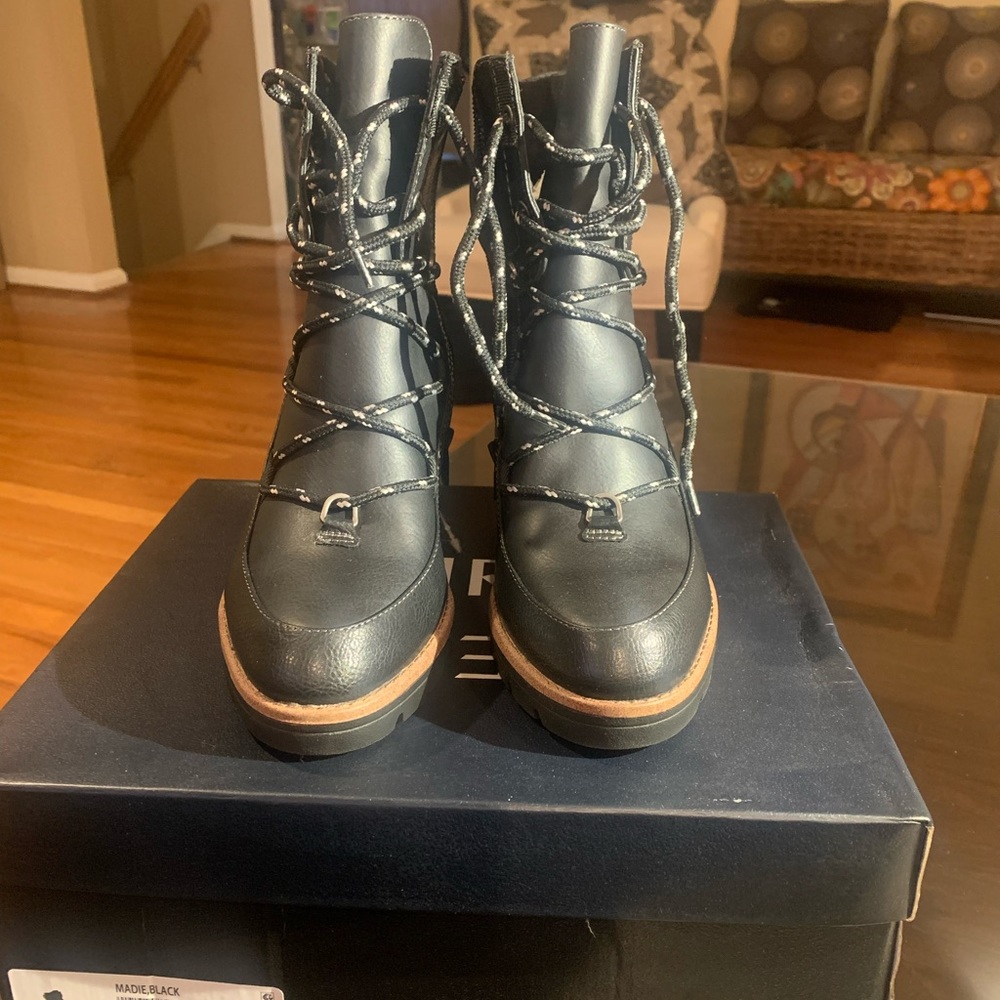 Women’s black naturalizer ankle boot